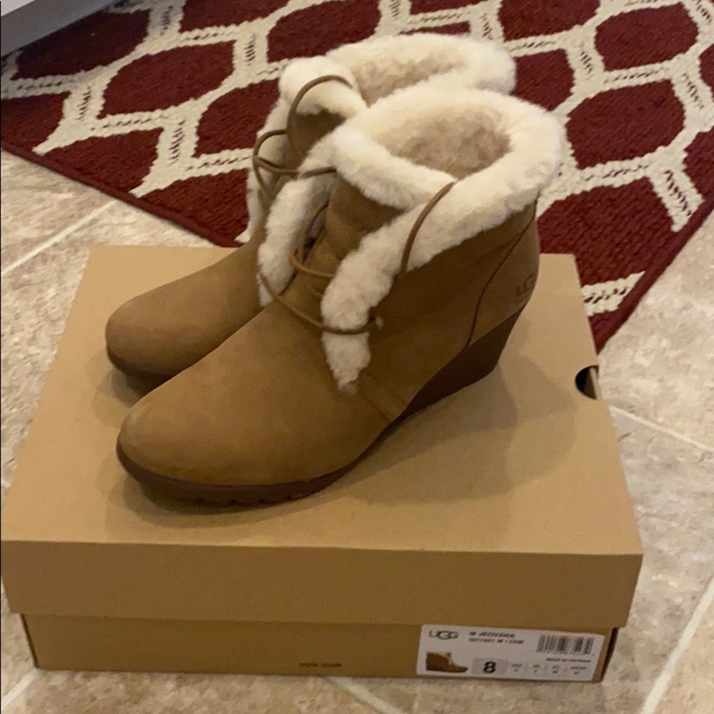 UGG Jeovana wedge
